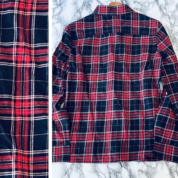 Tᴏᴍᴍʏ Hɪʟғɪɢᴇʀ Fʟᴀɴɴᴇʟ Bᴜᴛᴛᴏɴ-Dᴏᴡɴ Sʜɪʀᴛ ɪɴ Rᴇᴅ & Nᴀᴠʏ Pʟᴀɪᴅ - Picture 3 of 4